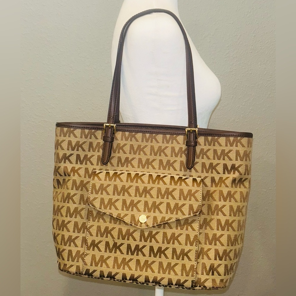 Michael Kors MK logo Shoulder Bag Purse Excellent Condition Tan Brown Large Bag